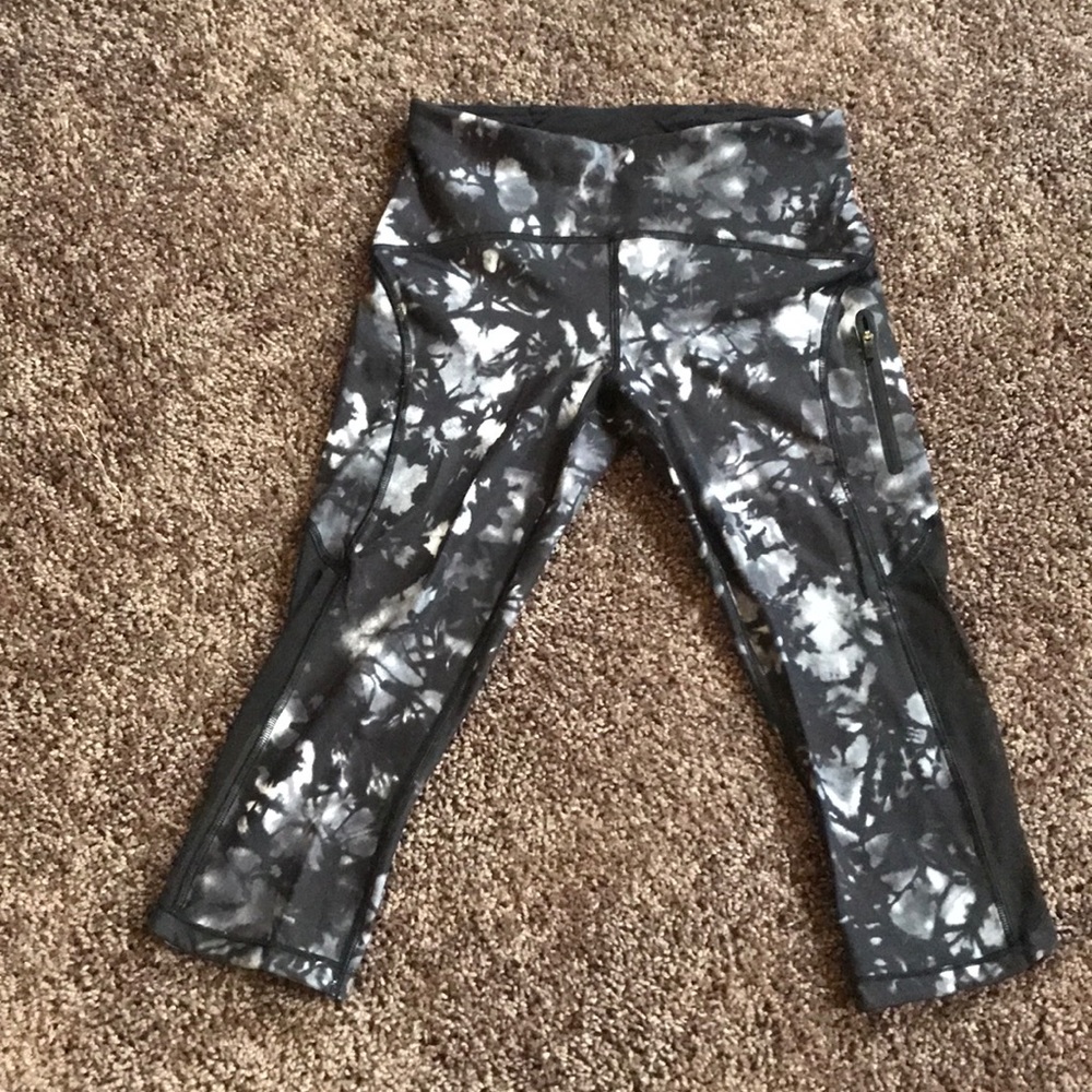 Lululemon Cropped Mesh Zipper Pocket Leggings